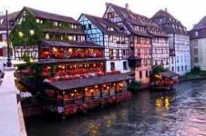 Had a "Tarte Flambe" here. It is a specialty here that is thinner than a flatbread pizza without sauce. Great, we could have eaten two of them.