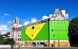 If you can enlarge this, please do so. This is how they cover the buildings while they are rehabing them. Notice the top where the picture is drawn to match the building!