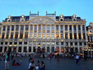 Brussels Square is way larger than Brugge