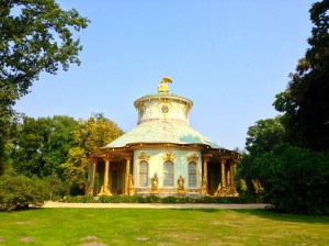 The China House - where they would go for afternoon tea. This is in back of the gardens.