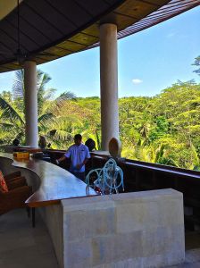 See the hooka pipe at the end of the bar?