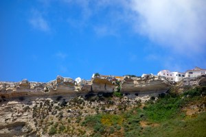 These are some houses built on top of the cliff of Nazare. 