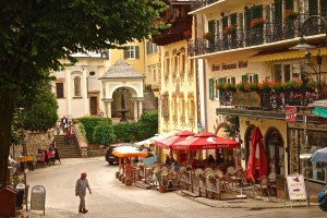 We are trying to duplicate the photo on our website found on the "Where are we going ?" page titled "White Horse Inn, St. Wolfgang, Austria". We thought this building was the White Horse Inn, but found out it wasn't. There are several of these pictures we took to see who took the best one.