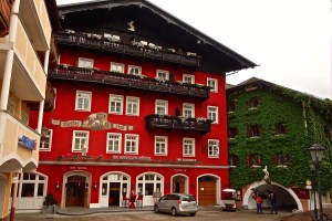The White Horse Inn, it includes the green covered building and when you walk under the tunnel it leads to restaurants and shops of the hotel.