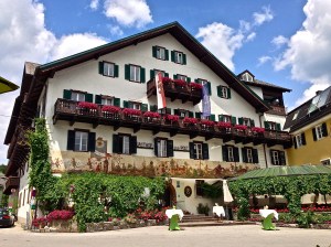 Now the wedding party have all gone inside to start the reception. Pretty place.