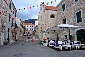 Bol street, this one is exceptionally wide!