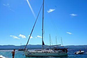 we weren't the only ones that thought these guys were dumb or inexperienced!! Every one came down to take a picture, b/c they had to be towed!