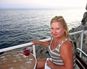 Yea.. we found this place through a narrow tunnel and stairway. No food, but good drinks!