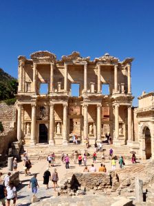 The library that held an estimated 9000 to 12000 scrolls. 