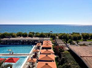 We always rush to the window to see what kind of view the hotel gives us. Pretty nice... 