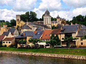View of a few of the resaurants in Montignac. 