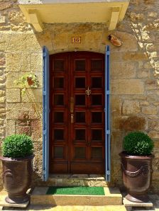 This would be considered a modern front door here in Montignac! We like them all!