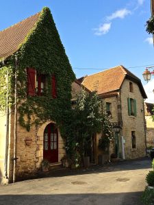 Photograph of a home in St. Leon sur Vezere. 