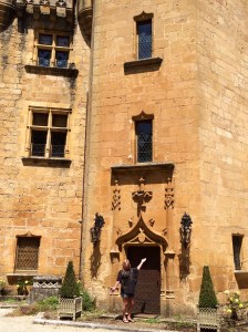 See the magnitude of the Chateau?