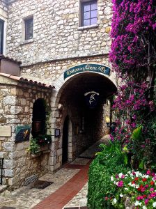 Finally, the entrance door to the hotel!