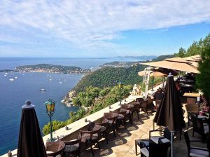 OK, we can see ourselves eating on this great terrace, along the way to the hotel entrance, still....