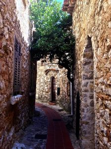 Past this cool little archway...