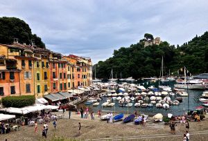 And then we ended up here, in this quaint little port, "Portofino, Italy". Very small harbour, but lots going on!
