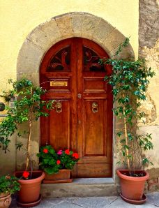 So many nice inviting doorways in this part of the world!