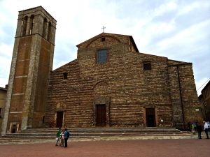 The Flag waving scene from UTS took place in front of this church.