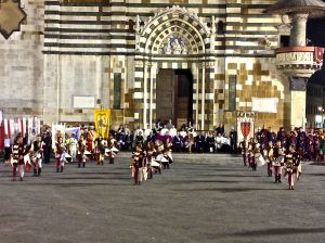 And yes, another group with flag throwers! But some are drummers, here!