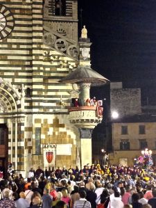 Here are the trumpet players, right after they opened the Piazza Duomo to the public.