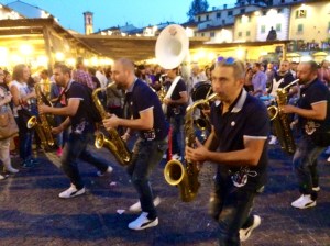 The marching band coming on through!