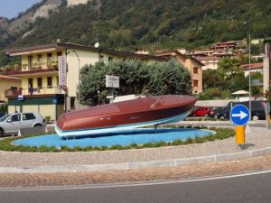 Just another round-a-bout decoration! Ryka made in Italy.