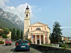 Took this picture while I was driving out of Gargnano, just such pretty scenery, couldn't resist.