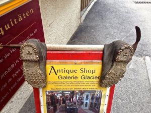 Nice use of old shoes! 